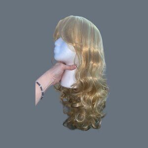 *Light/Medium Blonde Wig--Never Worn--NWOT--Long & Wavy--Bangs